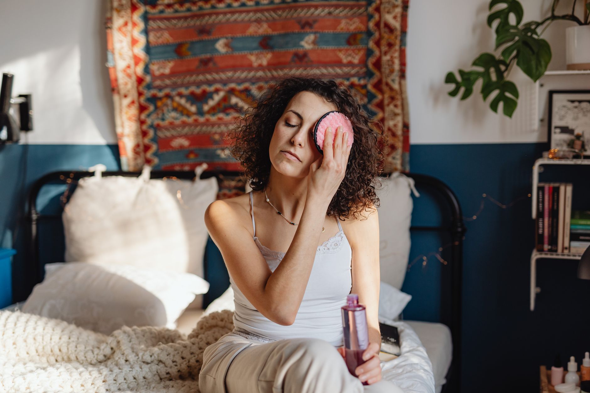 How to Remove Makeup without Irritating Your Skin? Gentle Steps